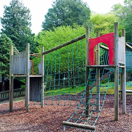 בית נופש Brockwood Hall מילום